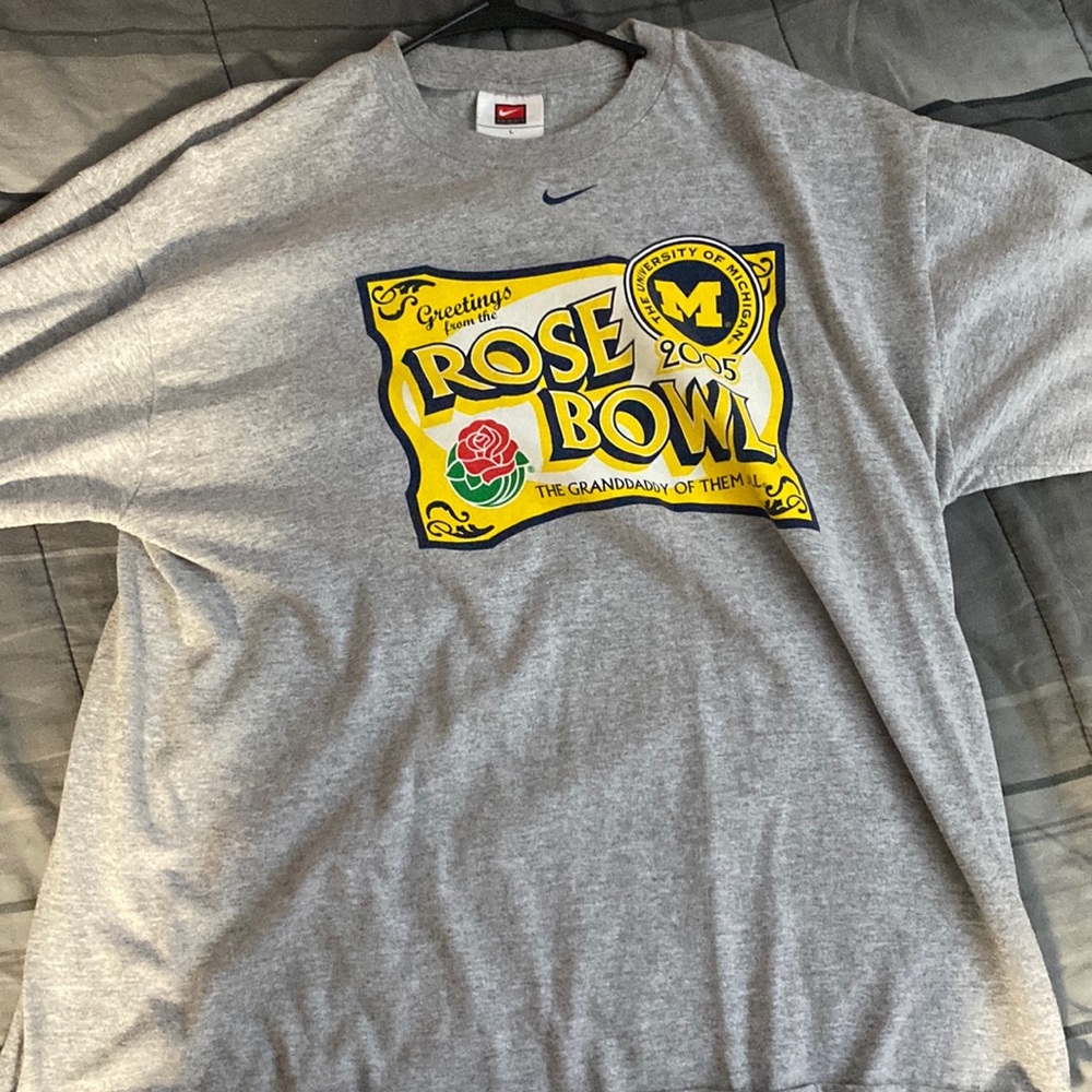 Nike Center Swoosh Men’s L Michigan Football 2005 Rose Bowl L/S T-Shirt